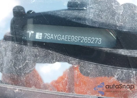 2025 Tesla Model Y Long Range Dual Motor All-Wheel Drive z USA, uszkodzony, nr VIN 7SAYGAEE9SF265273